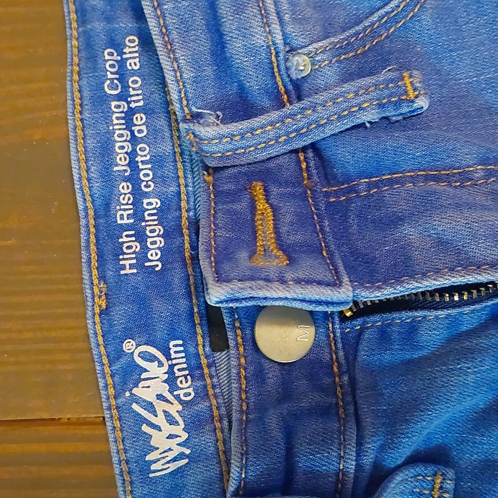 Mossimo - Picture 2 of 2